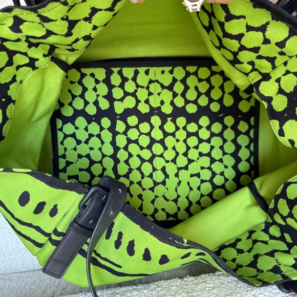 Bottega Veneto Canvas Vache Bubble Bag in Black & Green - Picture 5 of 6